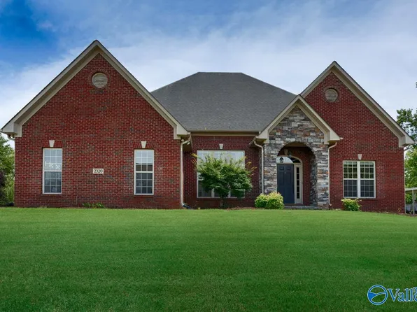 2320 Rothmore Dr SW, Huntsville, AL 35803