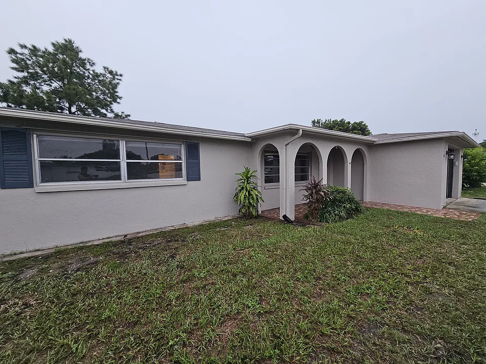 5636 Mockingbird Dr