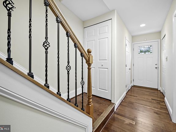 3rd image of 1302 Lincoln Woods Dr