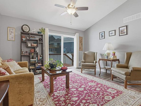 2nd image of 604 Riley Ln