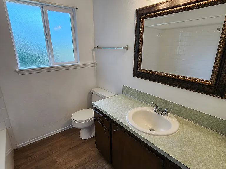 2500 Howard Ave #1 — Photo 7