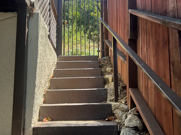 Fredonia Dr — Photo 6