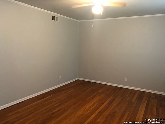 3rd image of 406 Hialeah Ave