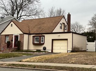 84 Central Ave, Rochelle Park, NJ 07662