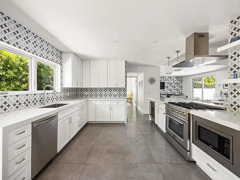 1160 E Marion Way — Photo 12