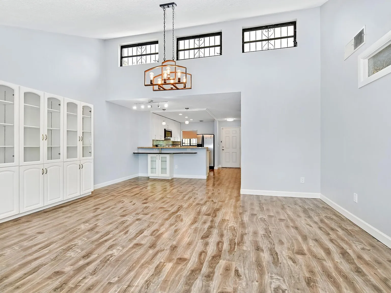 2300 Barbados Dr — Photo 3