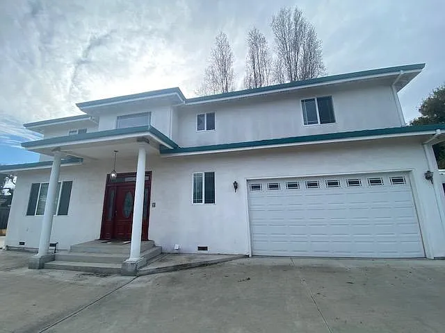 877 Donohoe St #B — Photo 2