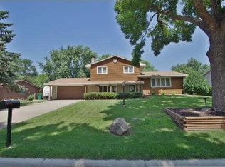 2216 E 114th St, Burnsville, MN 55337