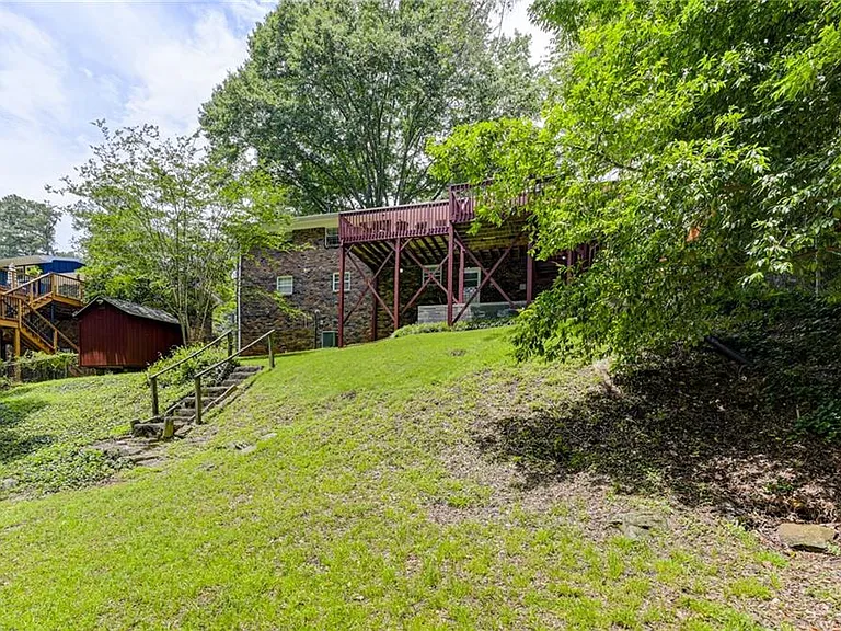2423 Woodacres Rd NE — Photo 38