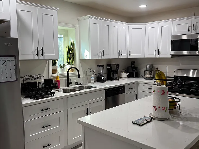 17530 Hayes Ave — Photo 2