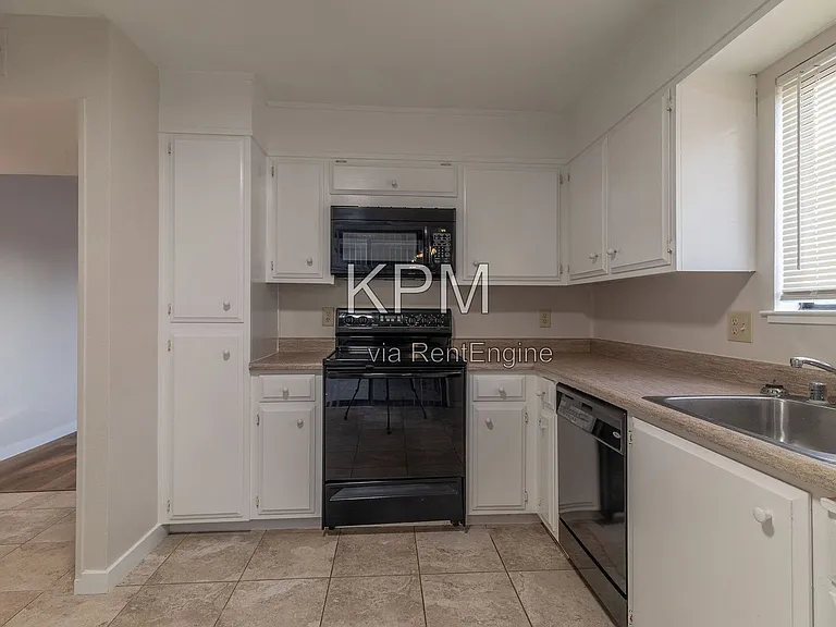 6829 Mill Springs Ct — Photo 12