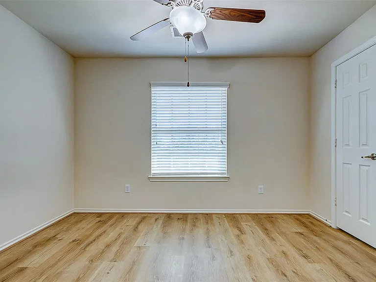 6451 Calgary Woods Ln — Photo 28
