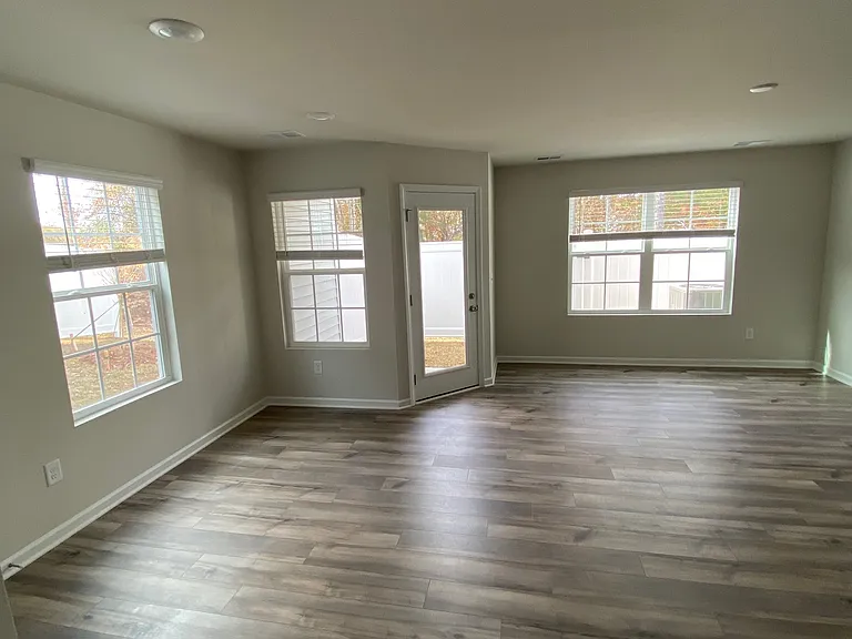 139 Triumph Ave #C — Photo 8