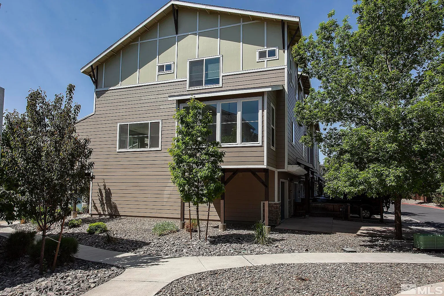 3 bed, 2.5 bath, 1710 sqft, $2,850 — Photo 3