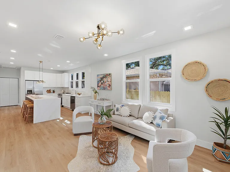 309 E Selma Ave — Photo 1