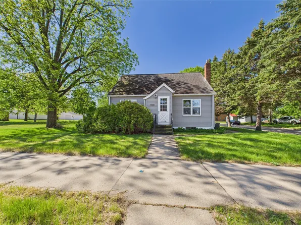 302 E 2nd St S, Melrose, MN 56352