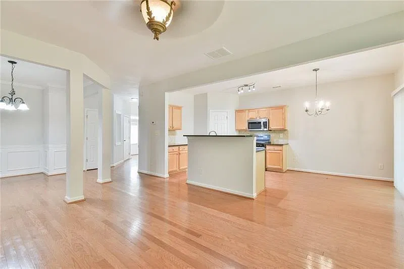 3 bed, 2.5 bath, 1894 sqft, $2,300 — Photo 4