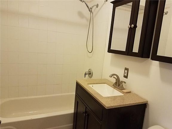 4th image of 477 Atlantic Ave APT 4R