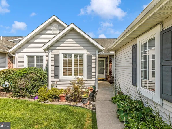 3824 Farmstead Dr, Fayetteville, PA 17222