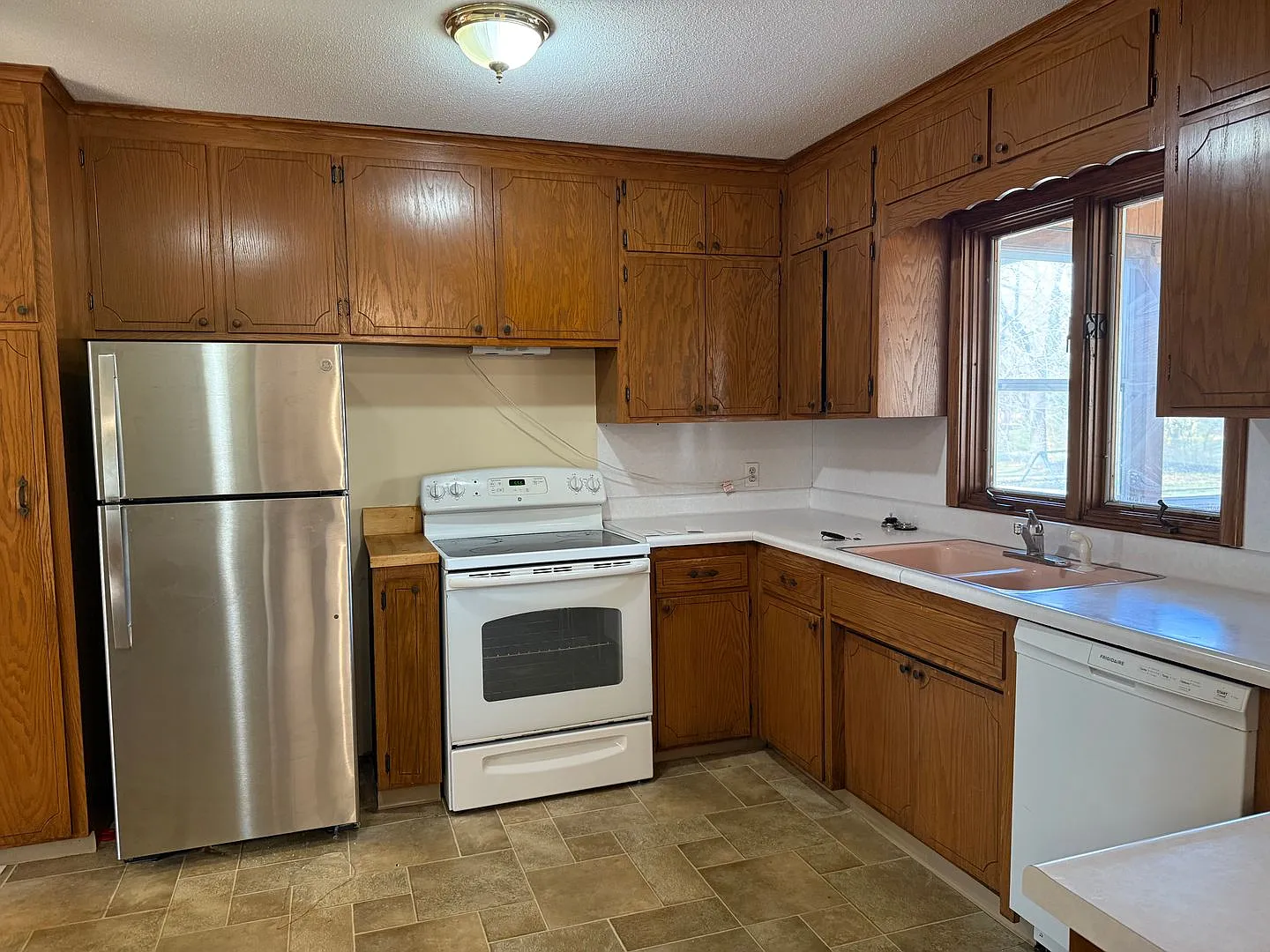 4 Bedroom 2.5 Bathroom House Available Now: Tons of Space & Vintage Charm! — Photo 4