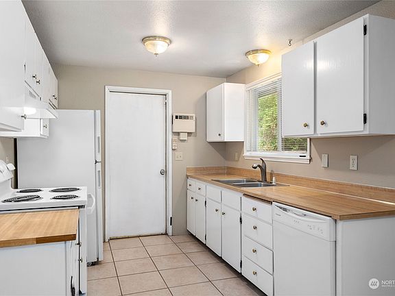 2nd image of 14715 Parkdale Drive NW