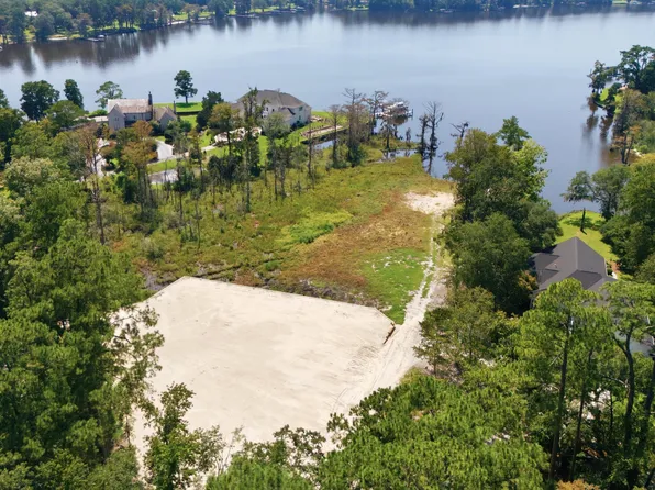 101 Lodge Drive, Trent Woods, NC 28562