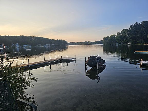 5th image of 140 W Pickerel Lake Dr