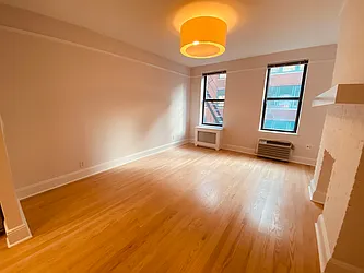 Rented by Metropolis Real Estate of Manhattan