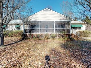 331 River Road Cir, Saluda, VA 23149