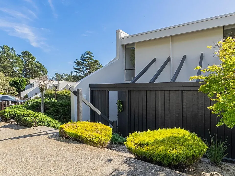 High Meadow Dr