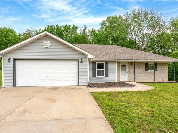 500 Angus Ln, Knob Noster, MO 65336