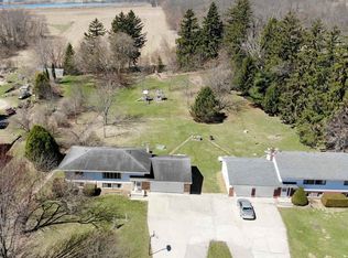 N2095 Kroncke Rd, Poynette, WI 53955