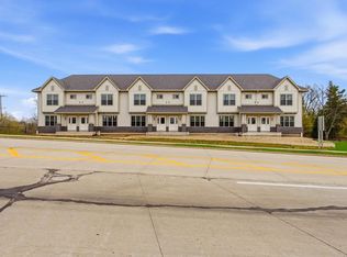 2131 E Howard Ave #106, Saint Francis, WI 53235