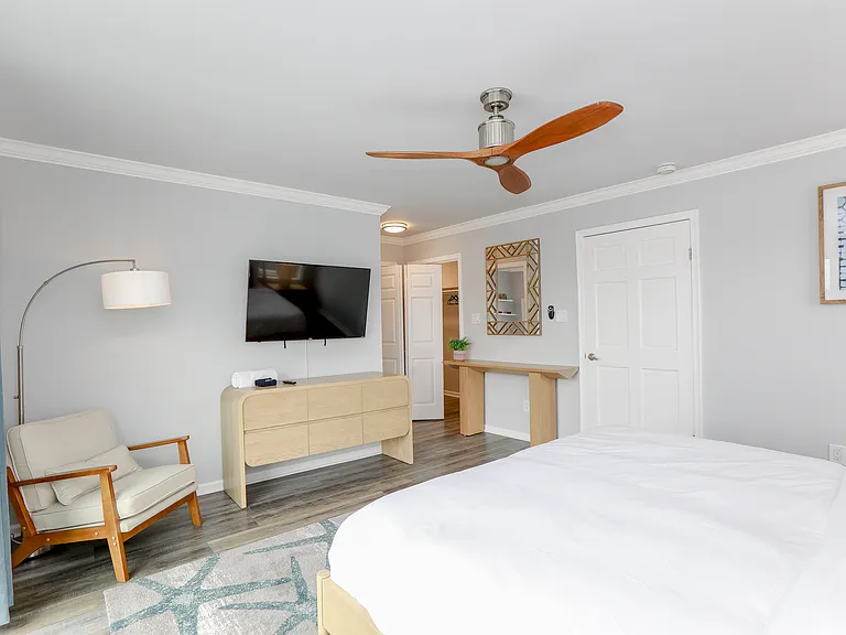 810 W Ocean View Ave #B — Photo 35