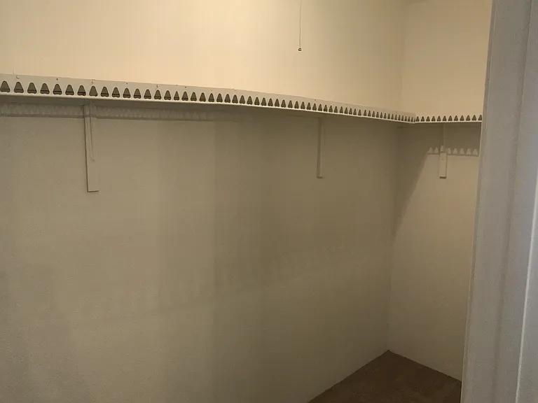 Wilshire Park Apartments — Photo 47