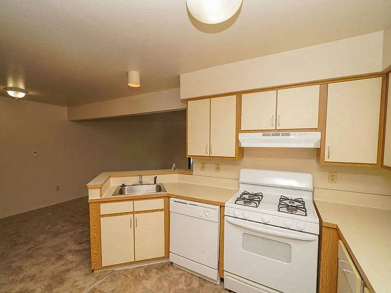 Canal Club Apartments — Photo 48