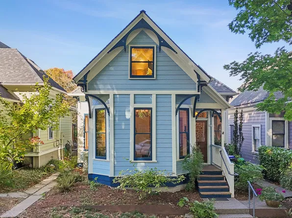 31 S Gibbs St, Portland, OR 97239