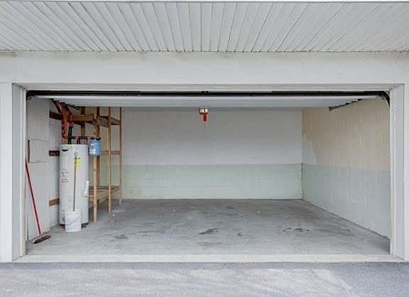 19' X 19' garage