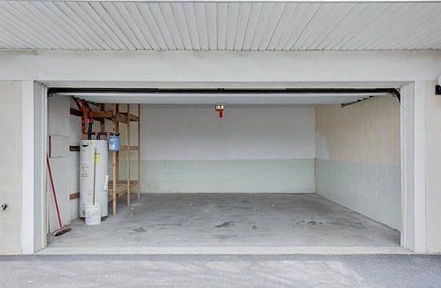 19' X 19' garage