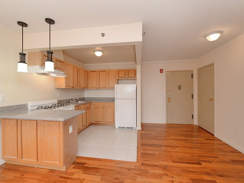 1st image of 36 Hudson Ave