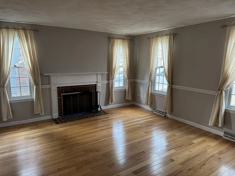 887 Wellman Ave — Photo 4