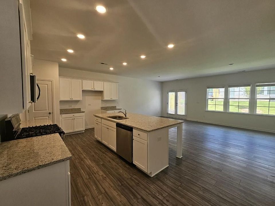 649 Isom Walk, Suwanee, GA 30024 Zillow