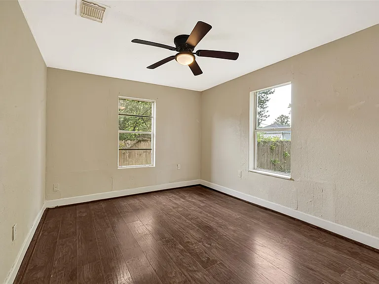 7526 Bywood St — Photo 14