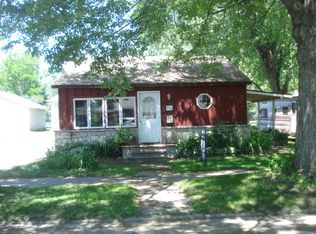 414 North St, Waupaca, WI 54981
