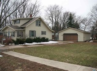 111 S 8th St, Beresford, SD 57004