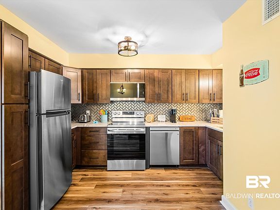 3rd image of 113 W 6th Ave #12