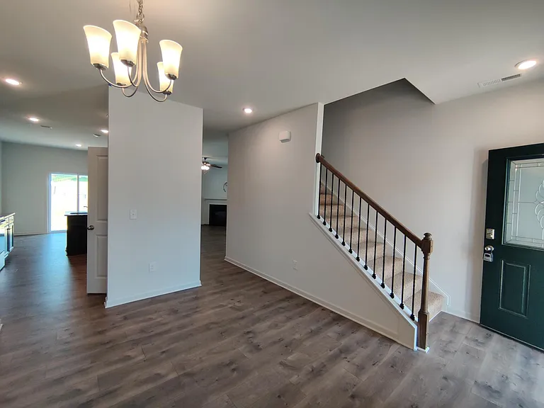 356 N Great White Way — Photo 3