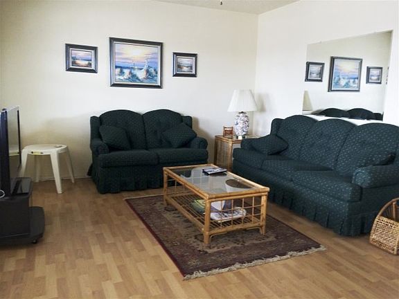 3rd image of 825 Plymouth Pl #12