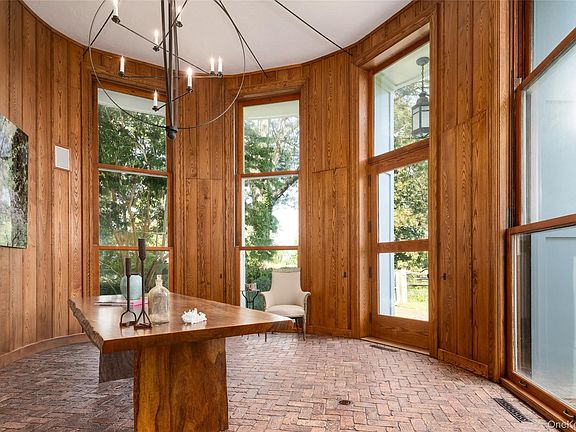5th image of 11 Carriage House Road