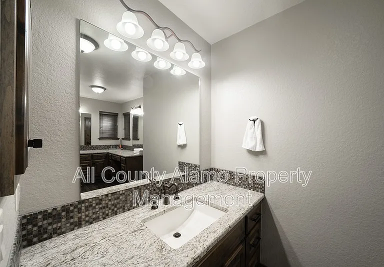303 Schneider St — Photo 37